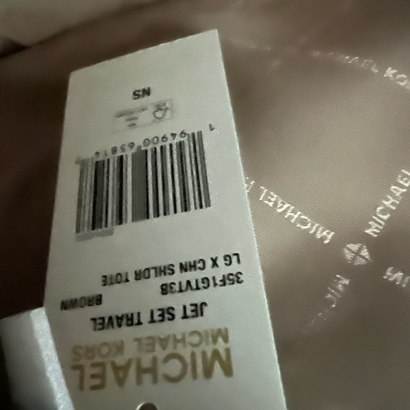 Michael Kors only bag no wallet( fixed price) - Picture 7 of 8